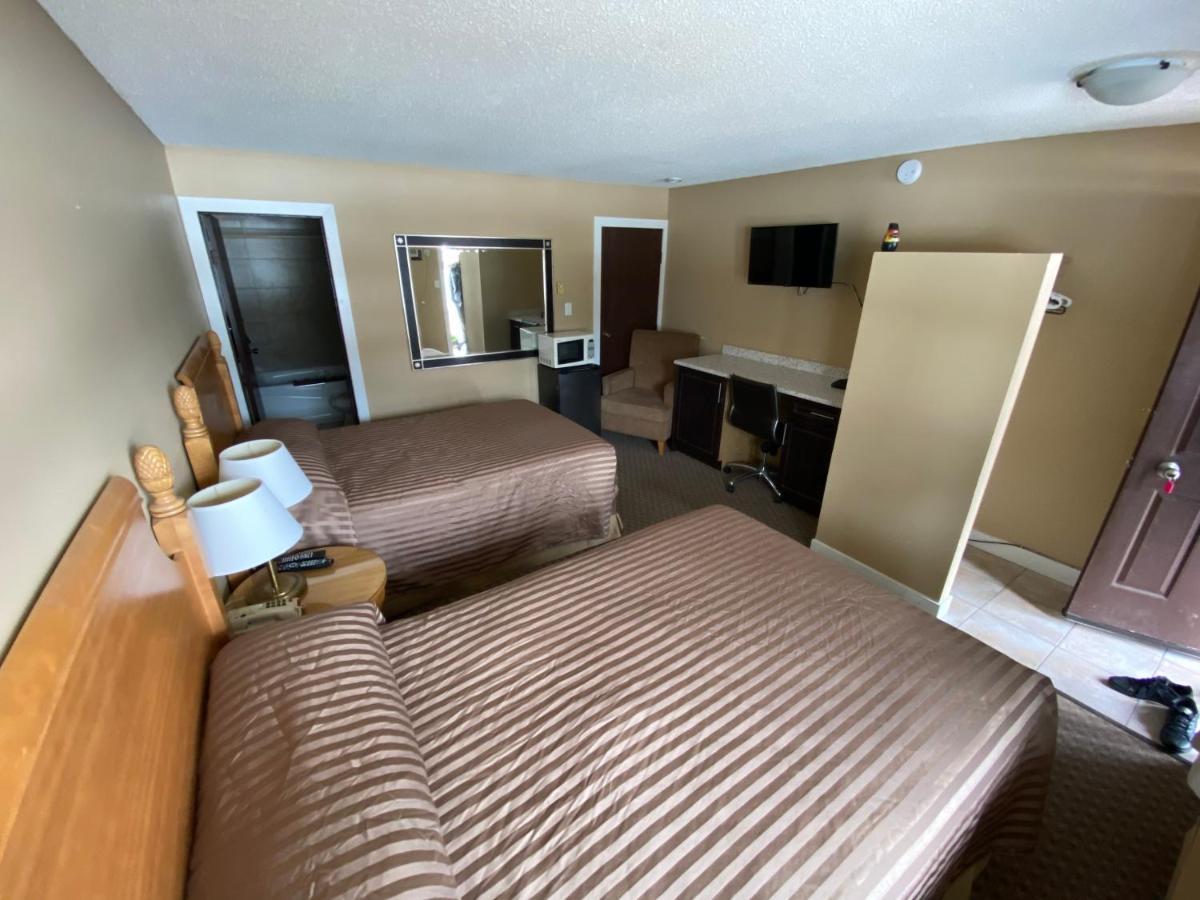 Lumby Twin Creeks Motel מראה חיצוני תמונה