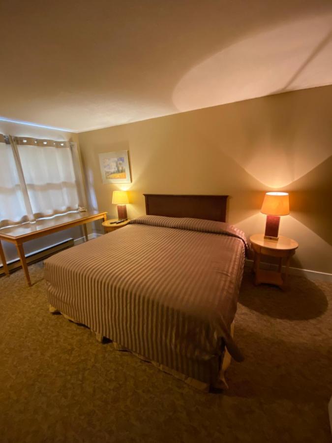 Lumby Twin Creeks Motel מראה חיצוני תמונה