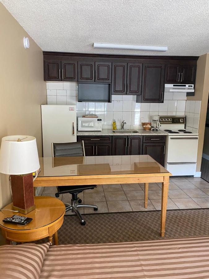 Lumby Twin Creeks Motel מראה חיצוני תמונה
